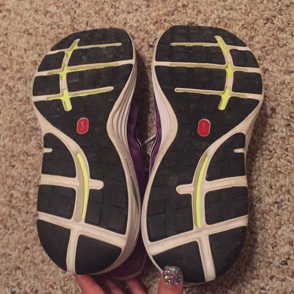 Nike Tennis Shoes - Picture 4 of 6